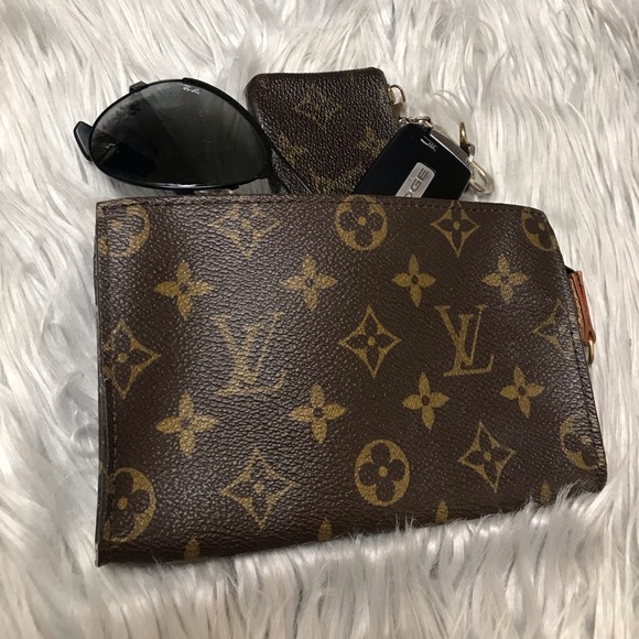 Louis Vuitton Handbags - AUTH Louis Vuitton Pouch